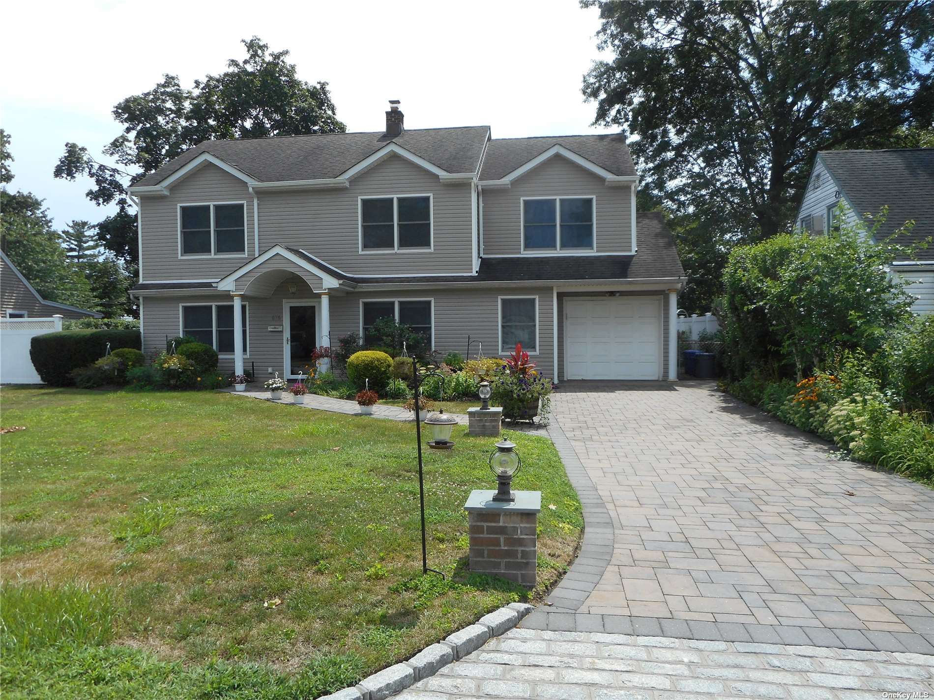 #1 photo, 676 Bryant Street, 長島 西布雷 Westbury , NY 11590