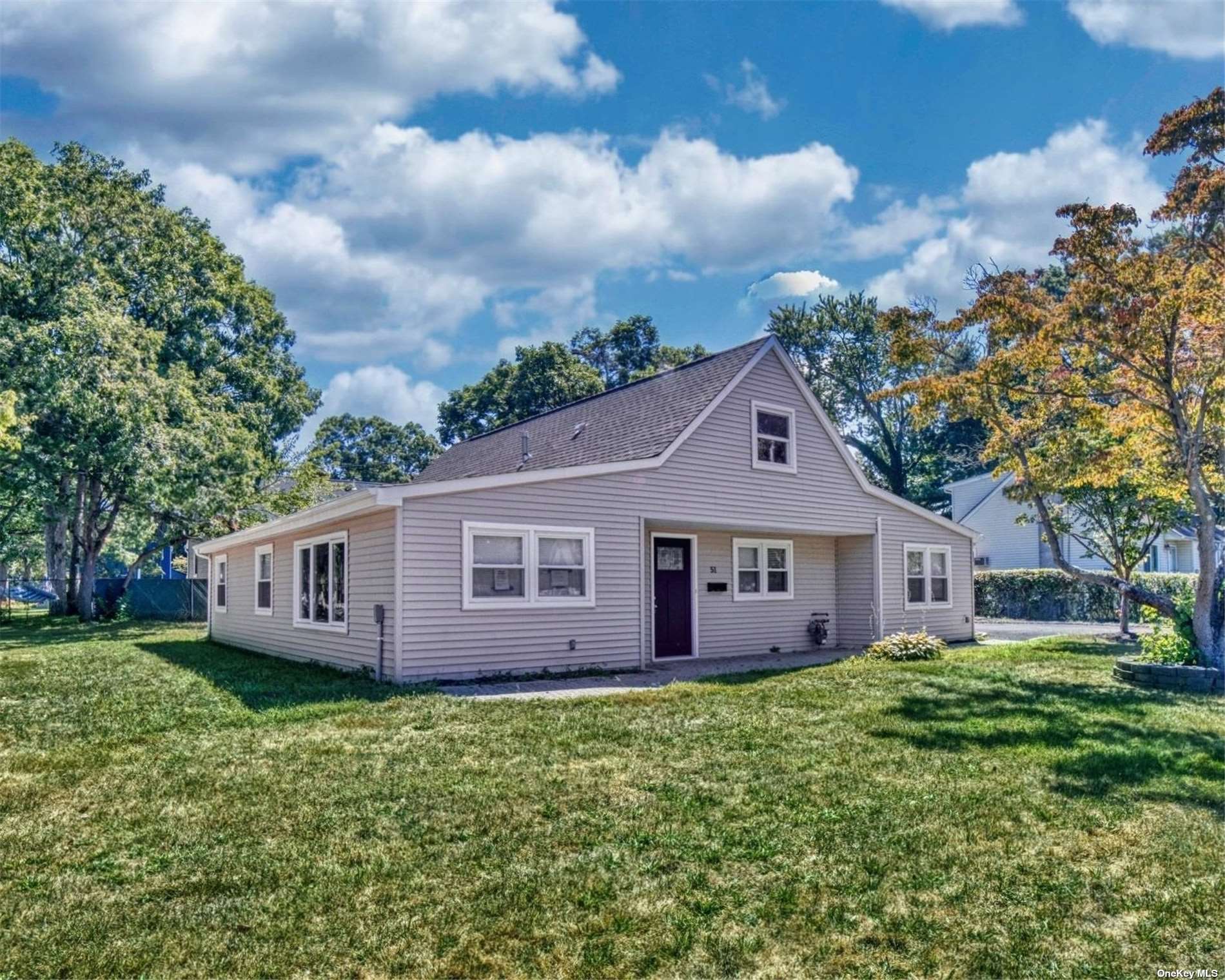 #1 photo, 51 Totten Avenue, 東長島 鹿园 Deer Park , NY 11729