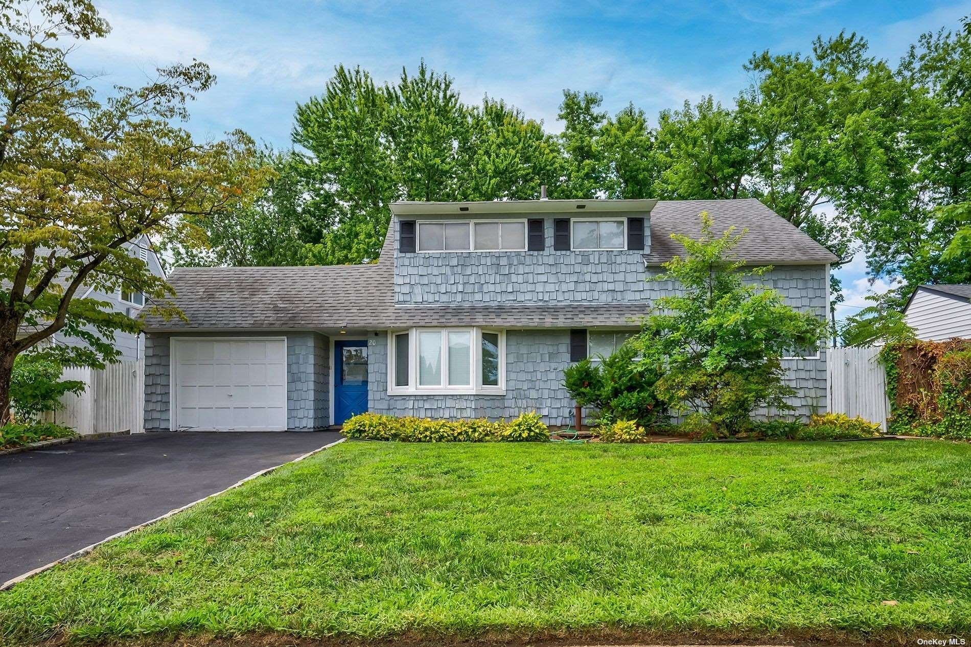 #1 photo, 20 Glow Lane, 長島 Hicksville , NY 11801