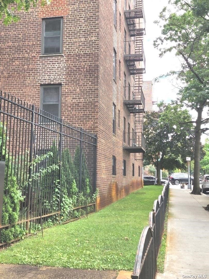 #1 photo, 32-25 90 Street, 皇后区 艾姆赫斯特 East Elmhurst , NY 11369