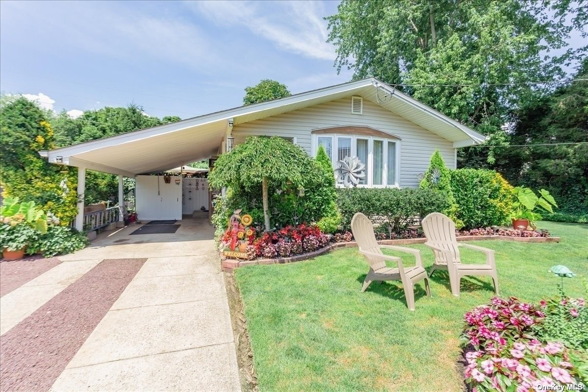 #1 photo, 4 Burchell Street, サフォーク郡 Blue Point , NY 11715