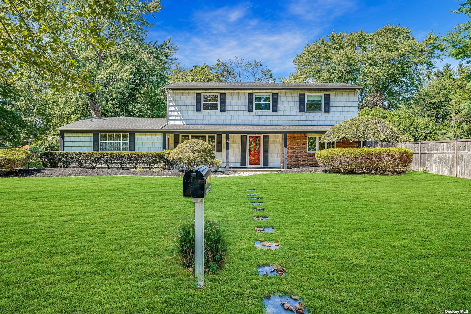 #1 photo, 85 Derby Avenue, サフォーク郡 Greenlawn , NY 11740