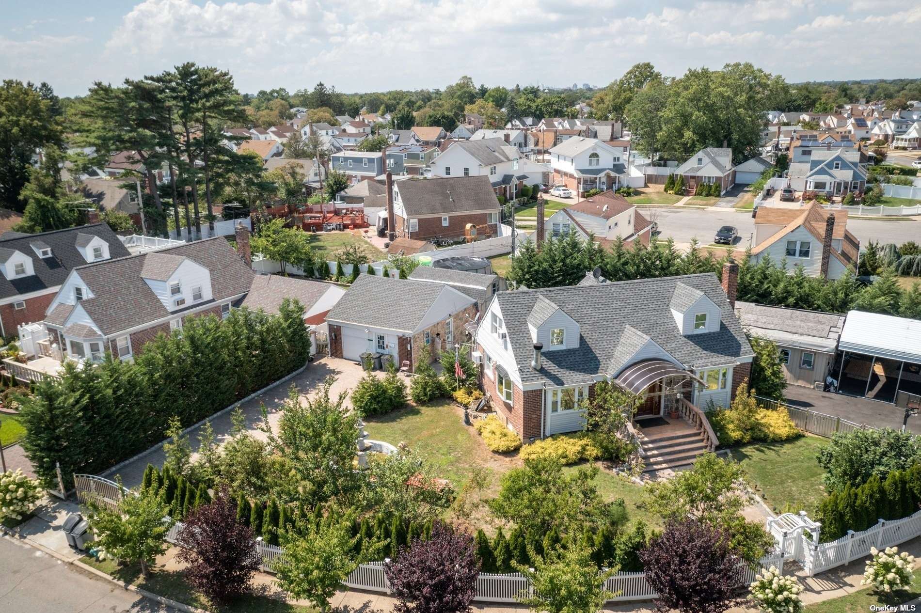 #1 photo, 123 N King Street, 長島 Elmont , NY 11003