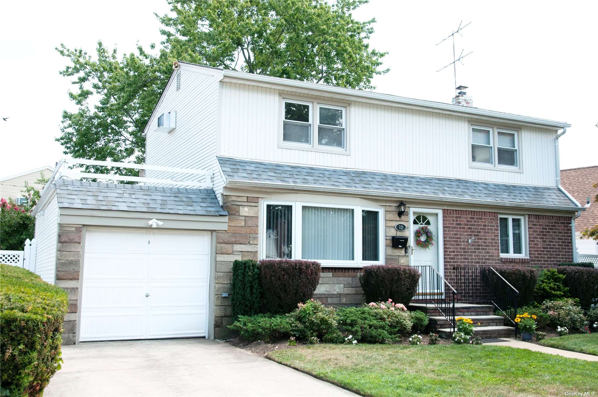 #1 photo, 82 Clearmeadow Drive, ناسو East Meadow , NY 11554