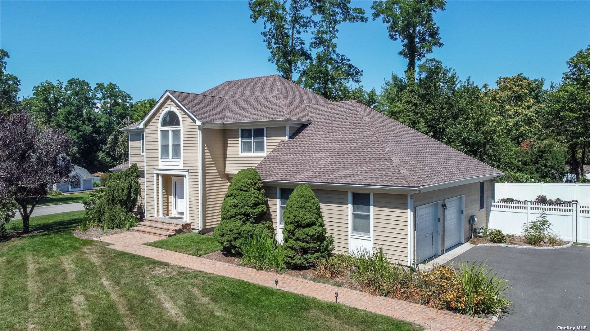 #1 photo, 2 Quintin Court, 롱 아일랜드 Port Jefferson , NY 11777