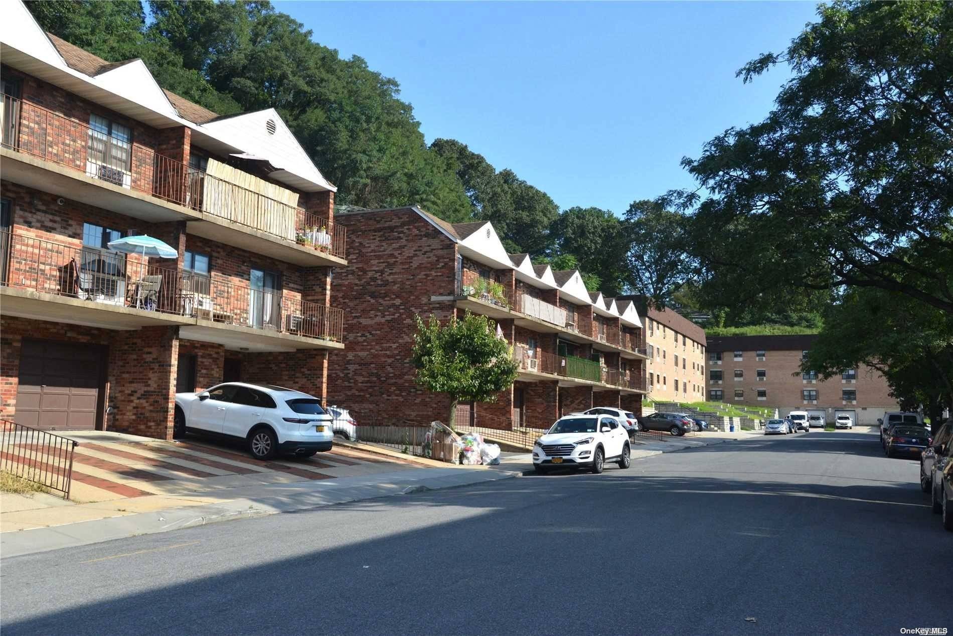 #1 photo, 68-17 242nd Street, Куинс ‖ Douglaston , NY 11362