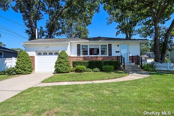 #1 photo, 161 Willow Street, 長島 Massapequa Park , NY 11762