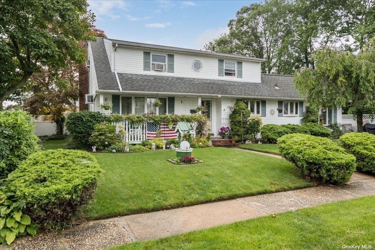 #1 photo, 540 Everdell Avenue, West Islip , NY 11795