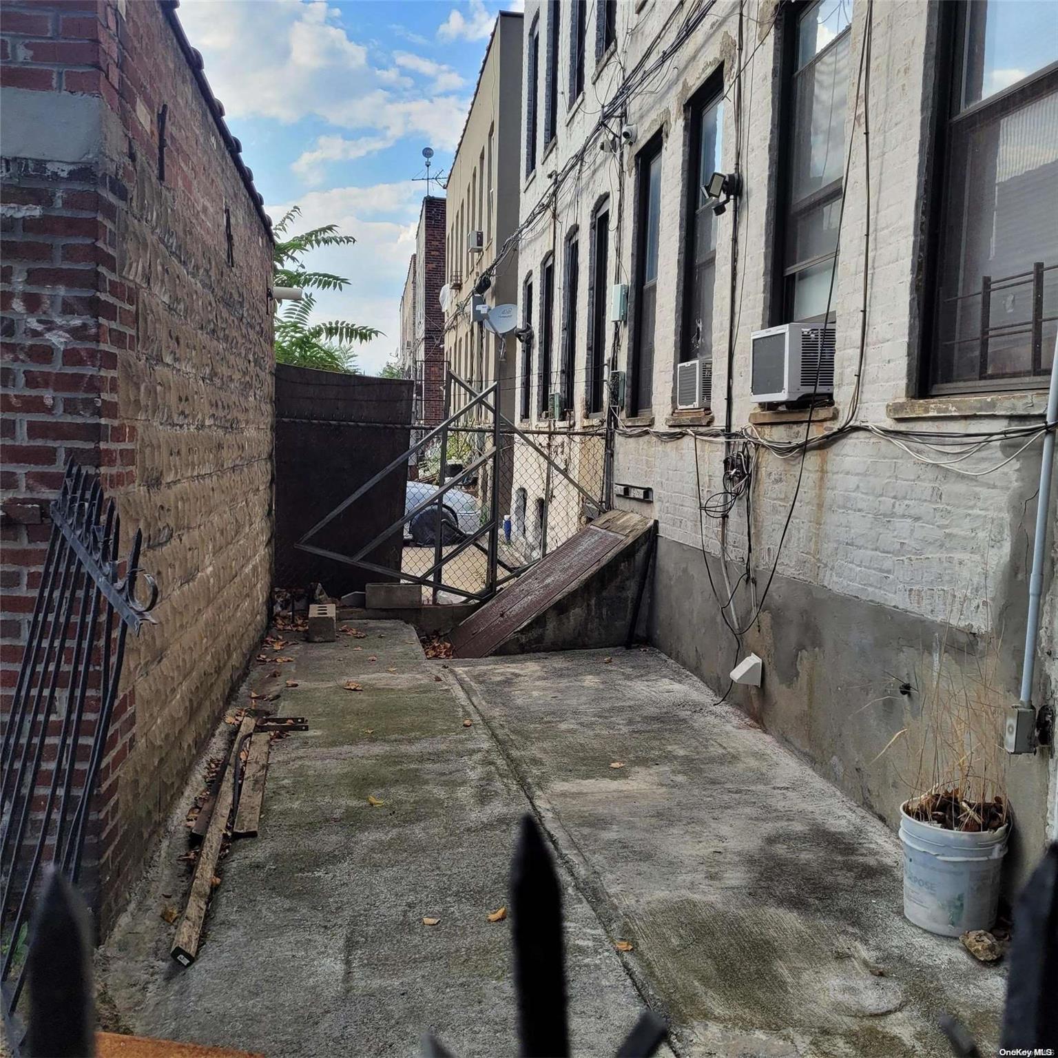 #1 photo, 170 E 96th Street, 布鲁克林 Brooklyn , NY 11212