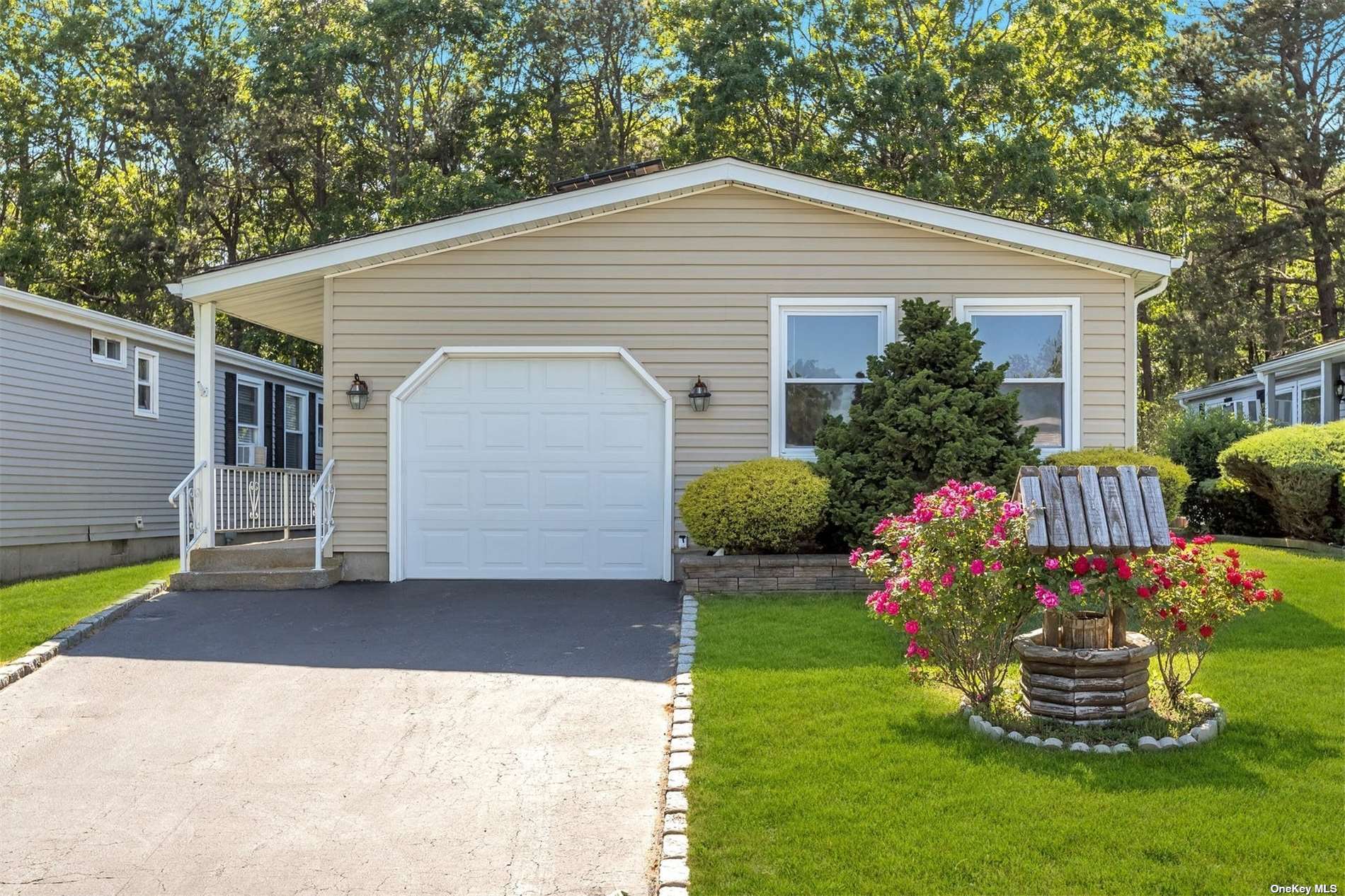 #1 photo, 59 Village Circle, 東長島 Manorville , NY 11949