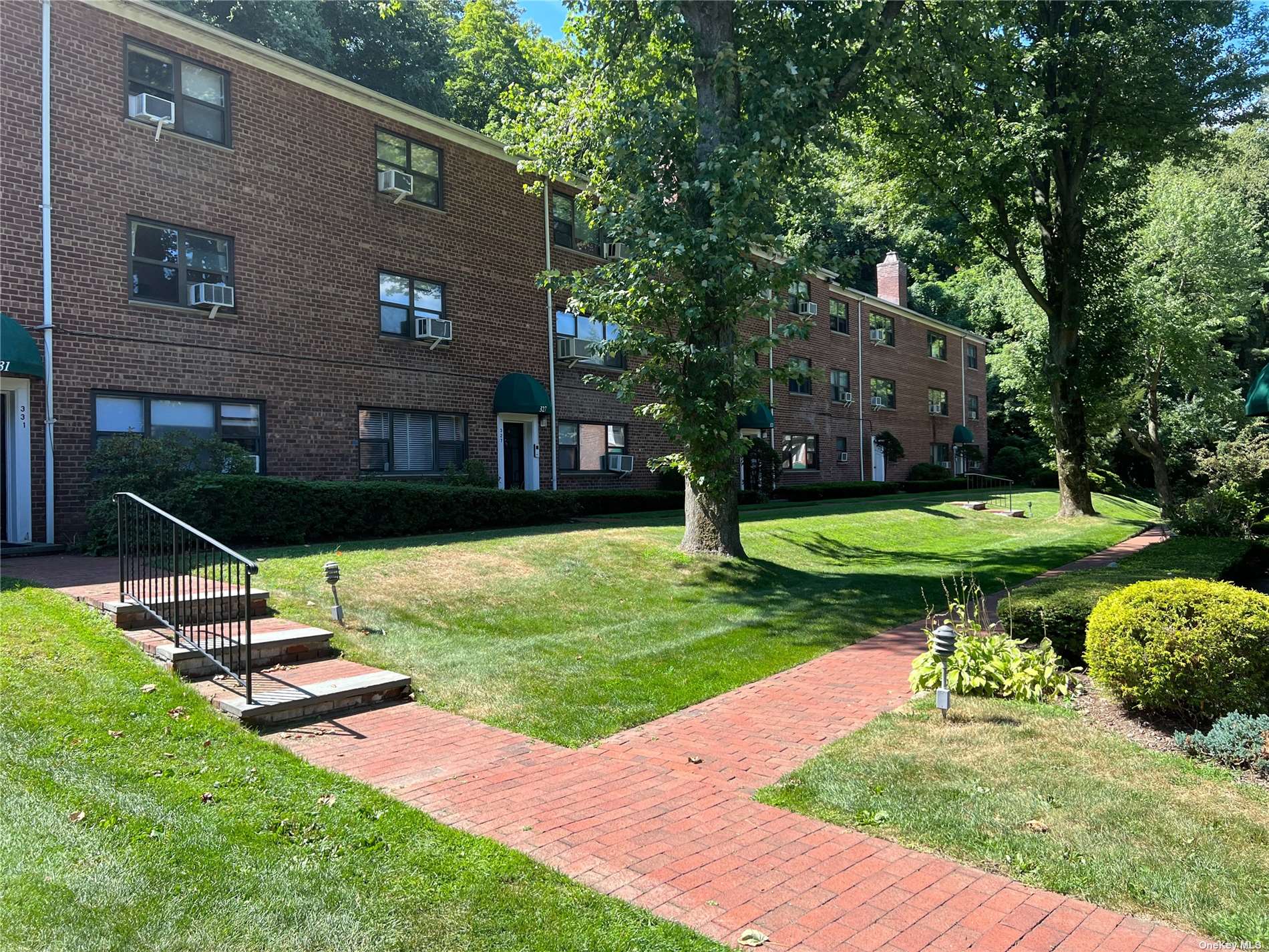 #1 photo, 321 Main Street, ナッソー郡 Roslyn , NY 11576