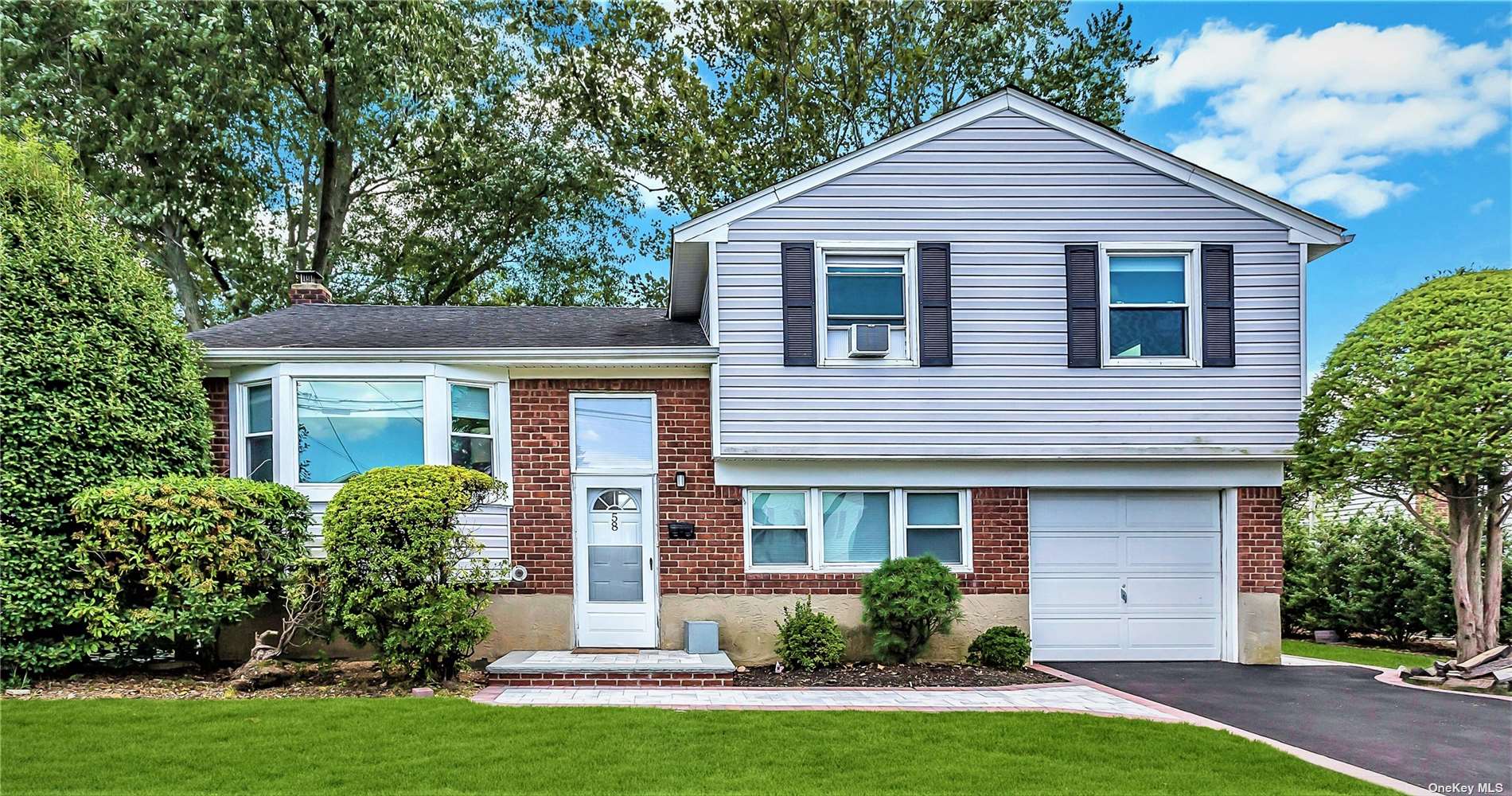 #1 photo, 58 Alexander Avenue, নাসাউ কাউন্টি Hicksville , NY 11801