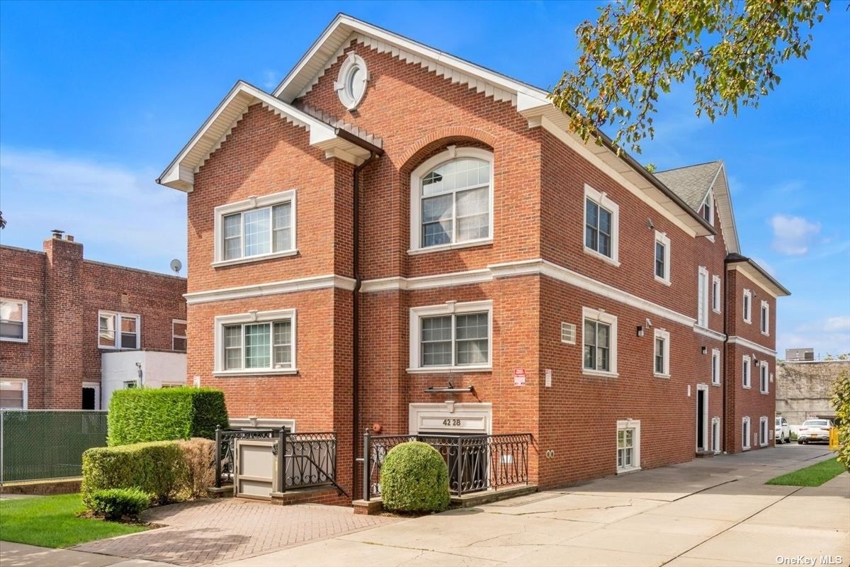 #1 photo, 42-28 214th Place, কুইন্‌স Bayside , NY 11361