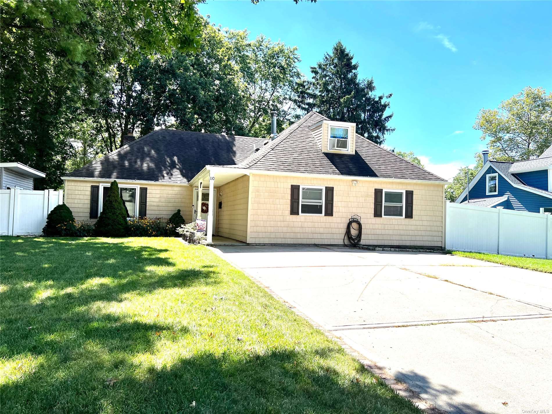 #1 photo, 110 Serpentine Lane, Islandia , NY 11749