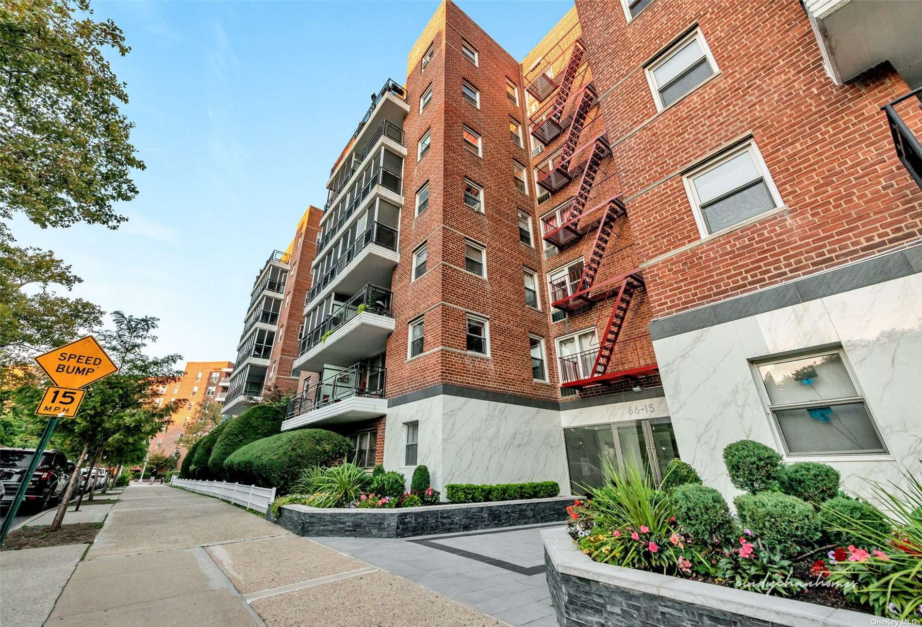 #1 photo, 66-15 Thornton Place, 皇后区 雷哥公园 Rego Park , NY 11374