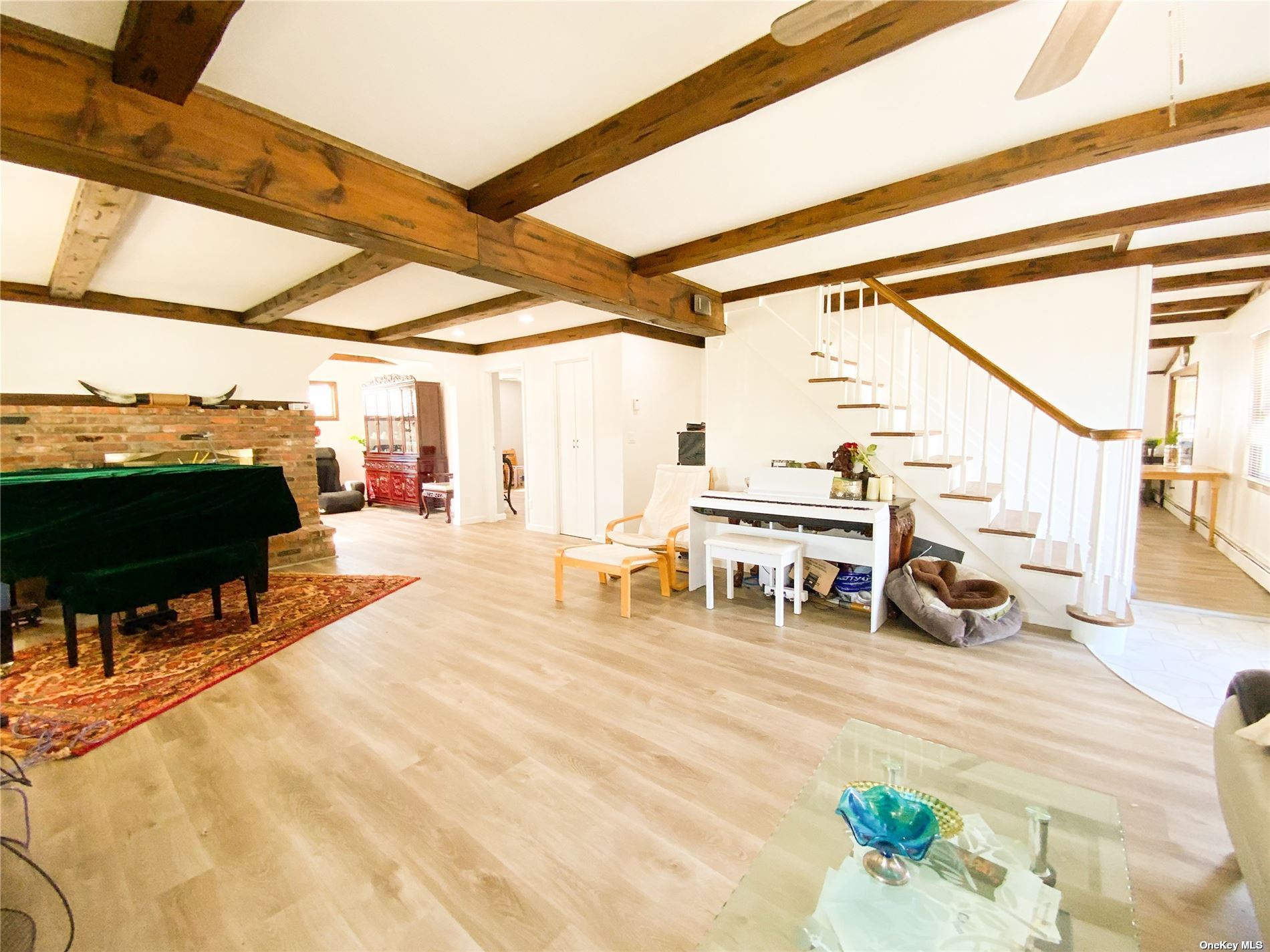 #1 photo, 70 Sycamore Lane, 长岛 Levittown , NY 11756