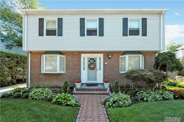 #1 photo, 219 Kilburn Road, 롱 아일랜드 Garden City , NY 11530