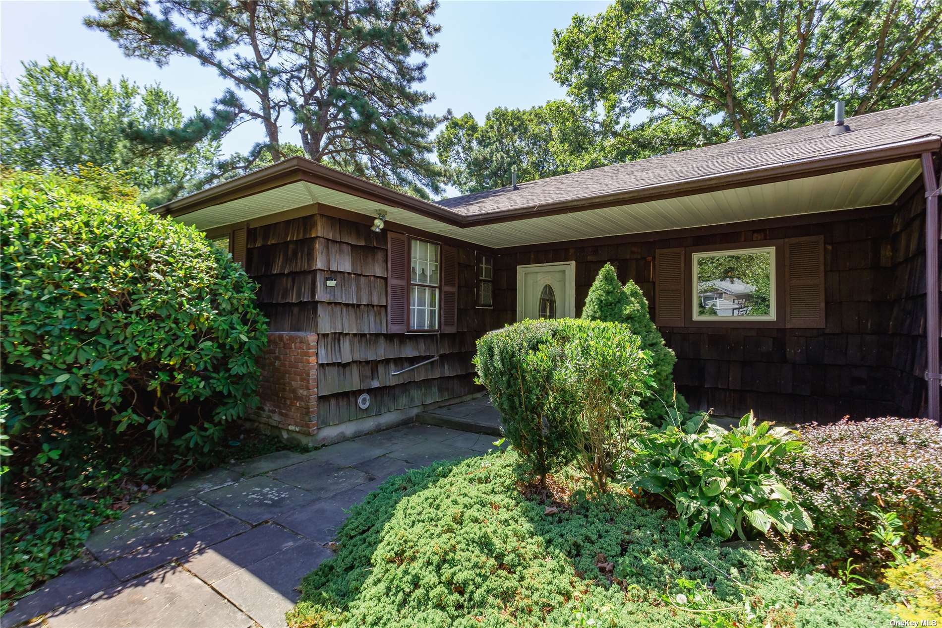 #1 photo, 38 Shoreham Drive, सफ़ोक काउंटी Dix Hills , NY 11746