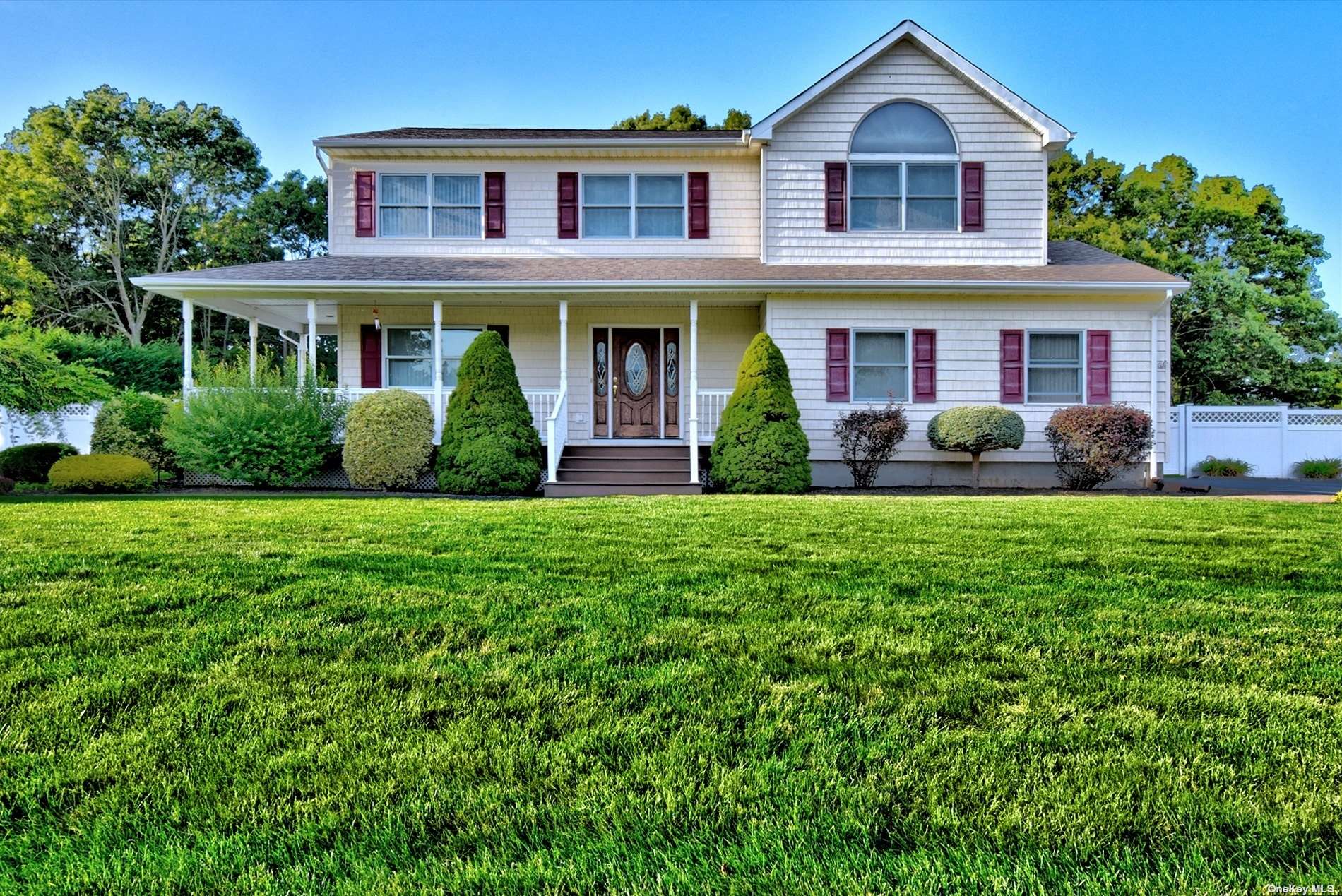 #1 photo, 3 Andrea Lane, سوفولك Holtsville , NY 11742