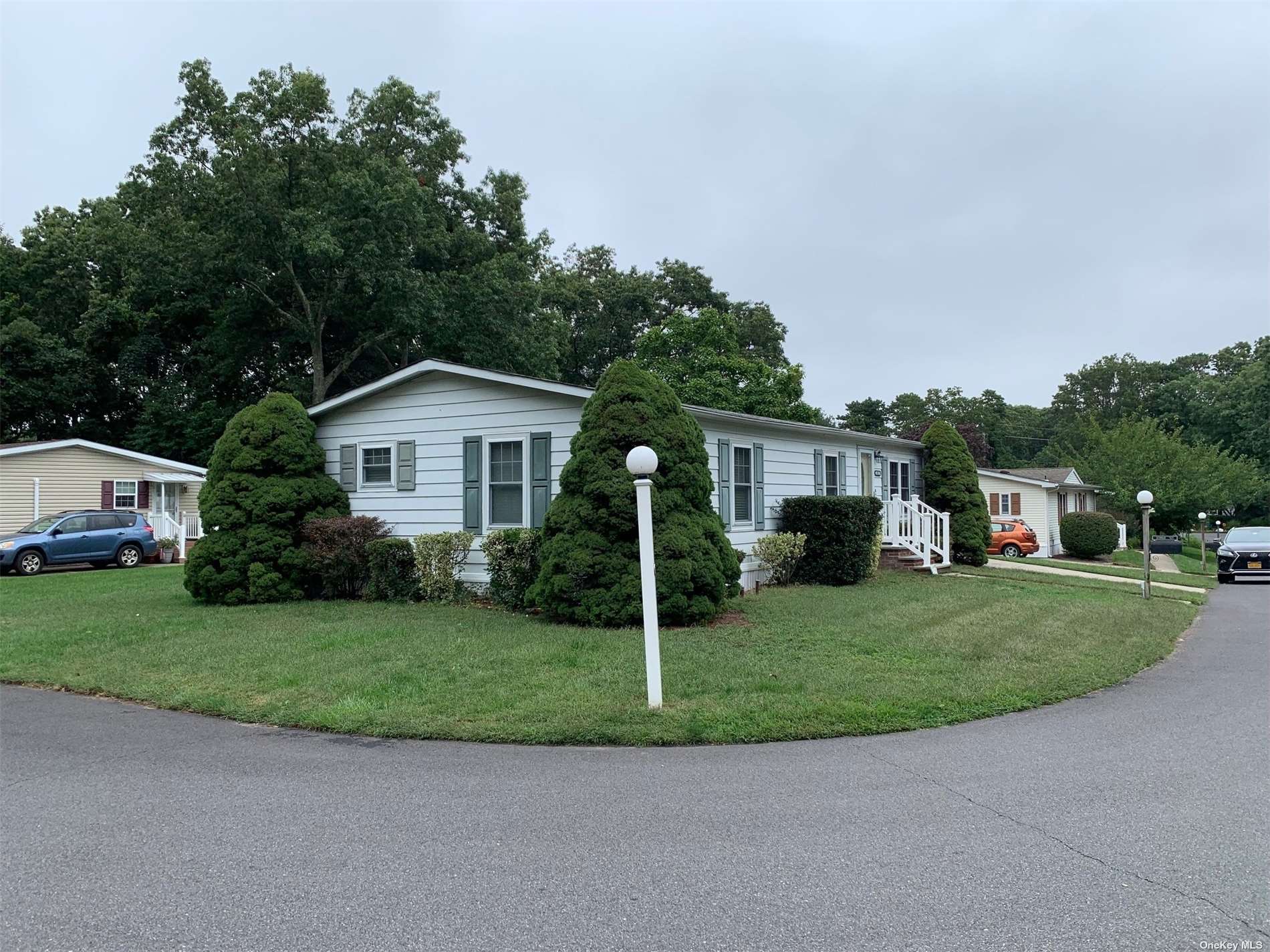 #1 photo, 1661-471 Old Country Road, Riverhead , NY 11901