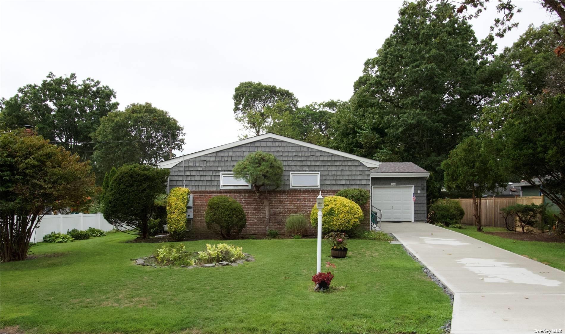 #1 photo, 102 Gillette Avenue, 東長島 Patchogue , NY 11772