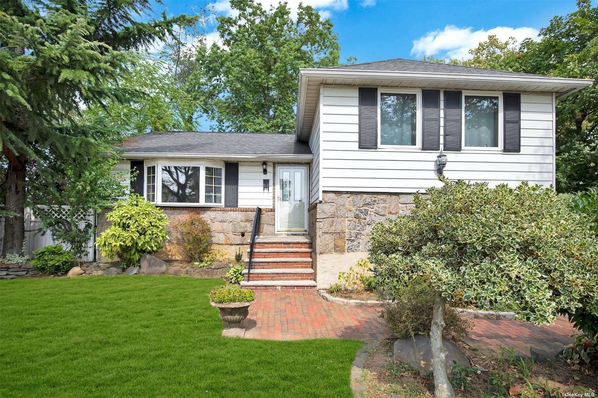 #1 photo, 1070 Milburn Road, 長島 Valley Stream , NY 11580