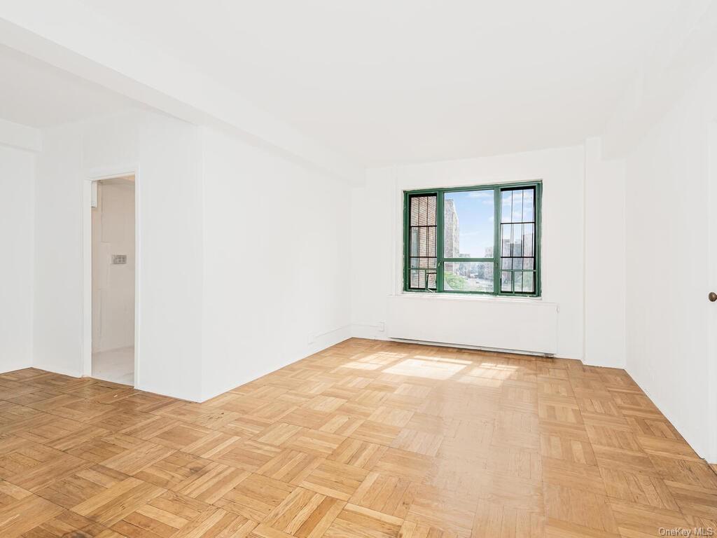 #1 photo, 81 Metropolitan Oval, 布朗士 Bronx , NY 10462