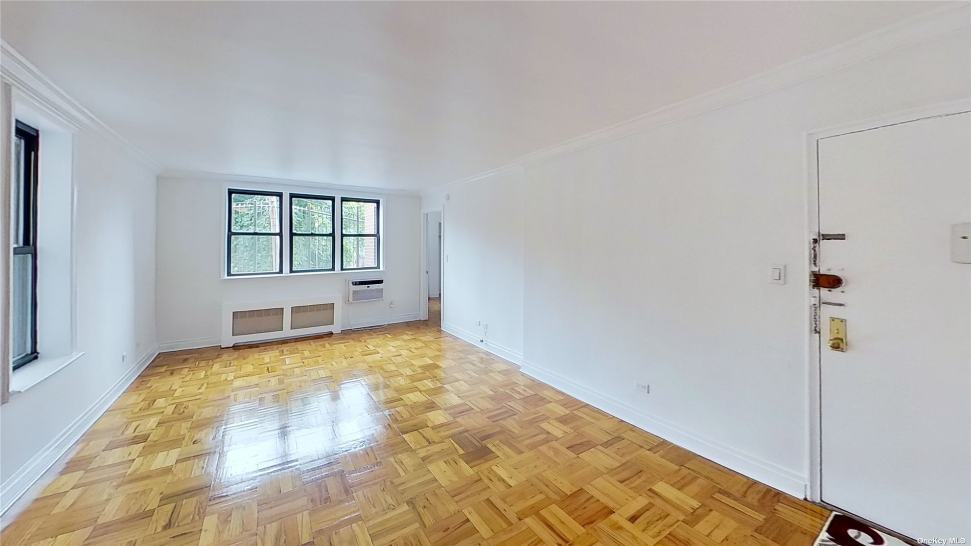 #1 photo, 37-30 73rd Street, クイーンズ区 Jackson Heights , NY 11372