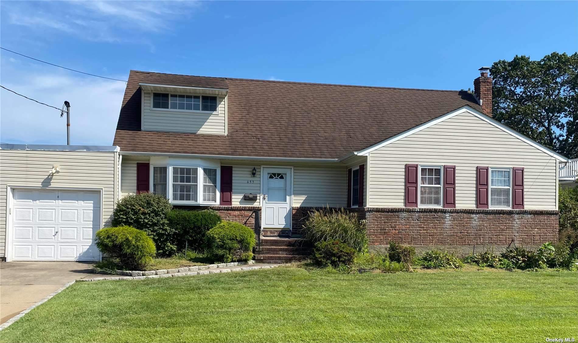 #1 photo, 653 Alwick Avenue, West Islip , NY 11795