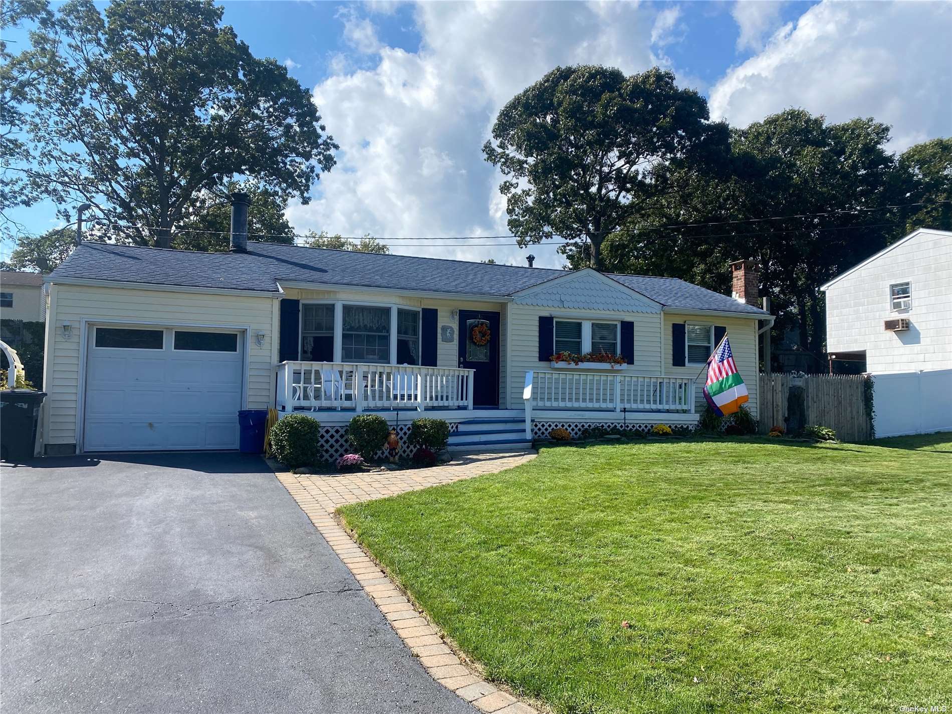 #1 photo, 41 Huron Street, 東長島 Port Jefferson Station , NY 11776