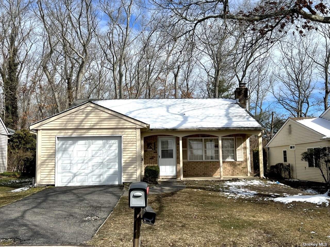 #1 photo, 202 Canterbury Drive, 東長島 Ridge , NY 11961