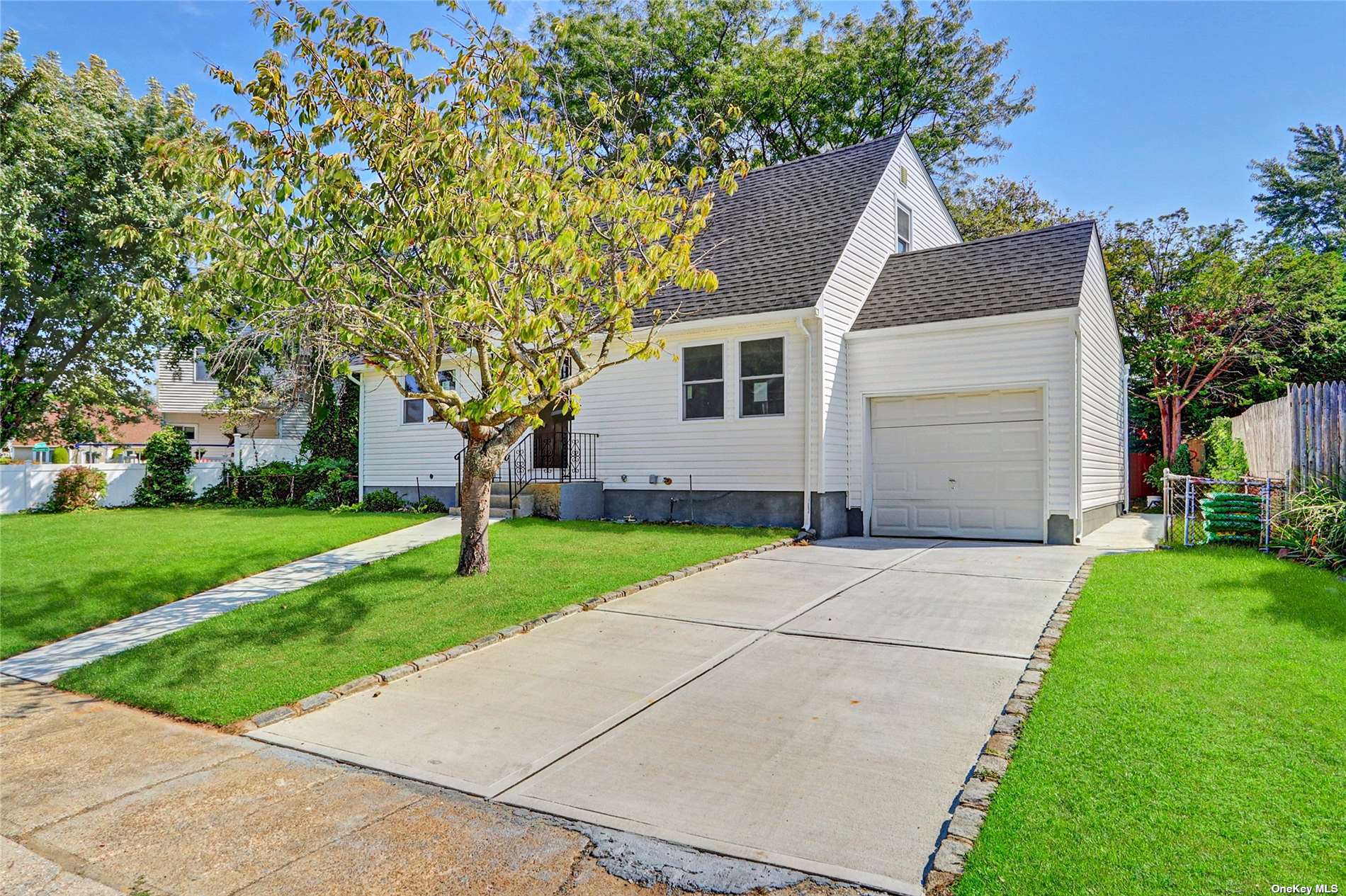 #1 photo, 341 Ferris Road, 長島 Seaford , NY 11783