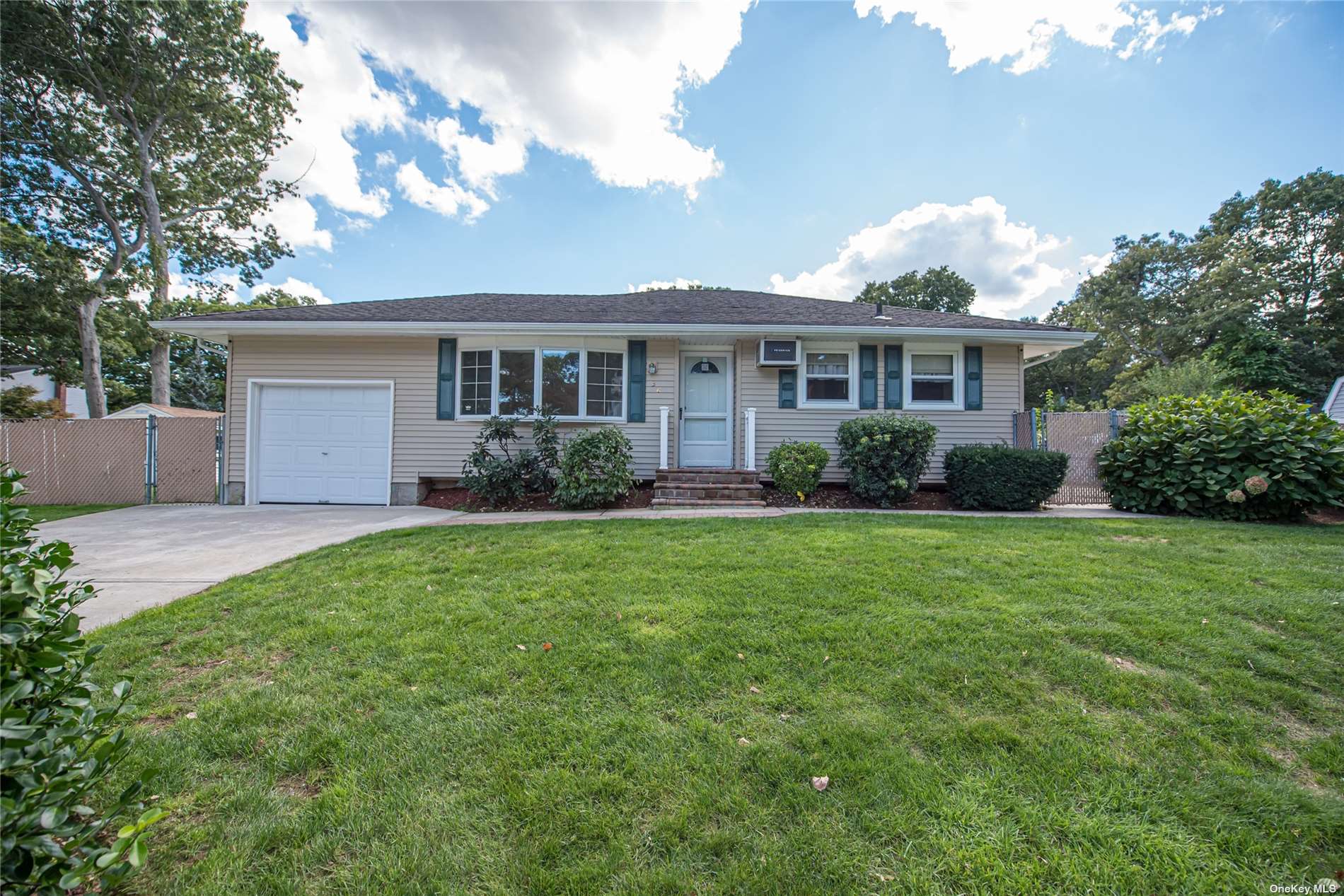 #1 photo, 36 South Lane, Huntington , NY 11743