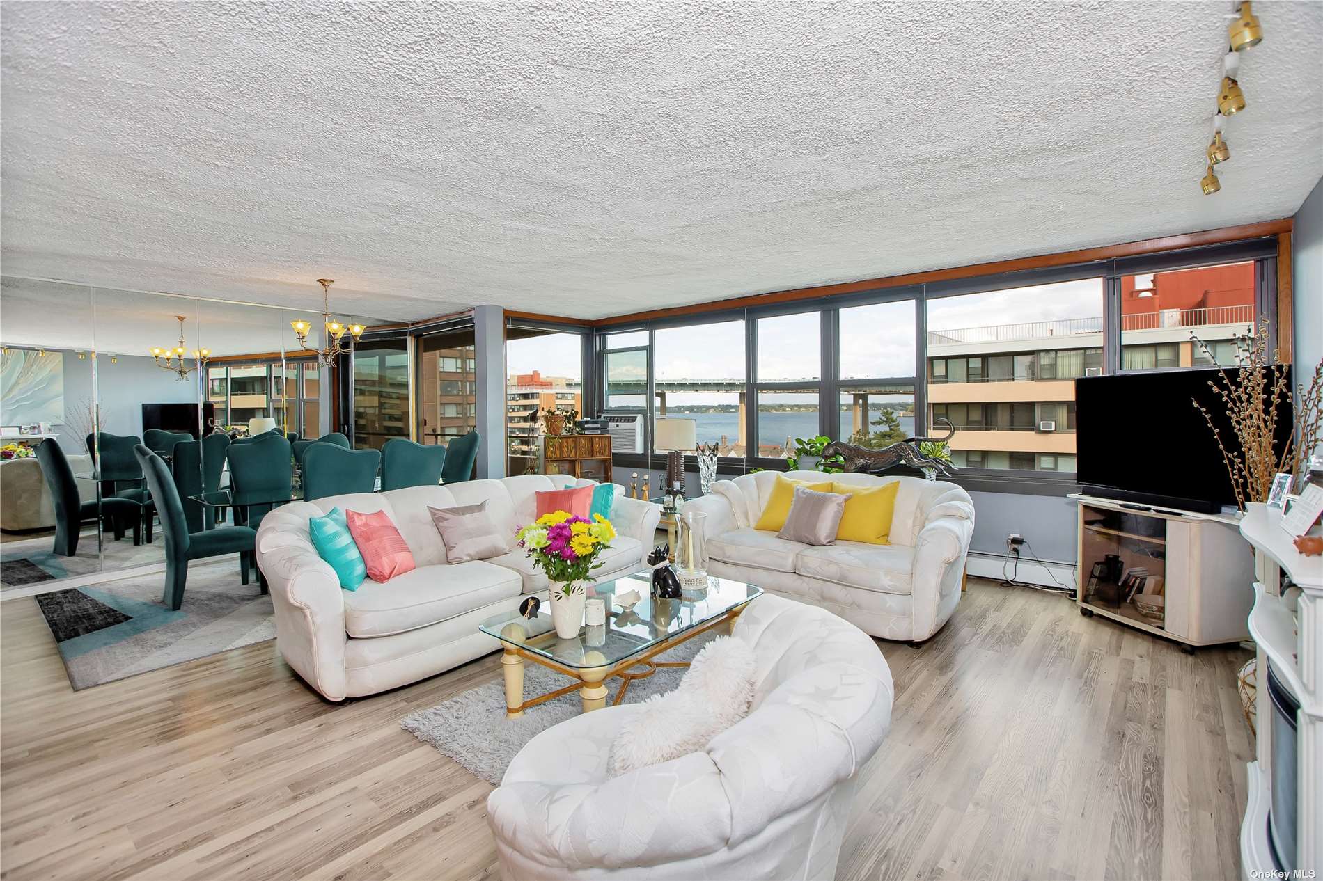 #1 photo, 166-10 Powells Cove Blv, 皇后區 Beechhurst , NY 11357