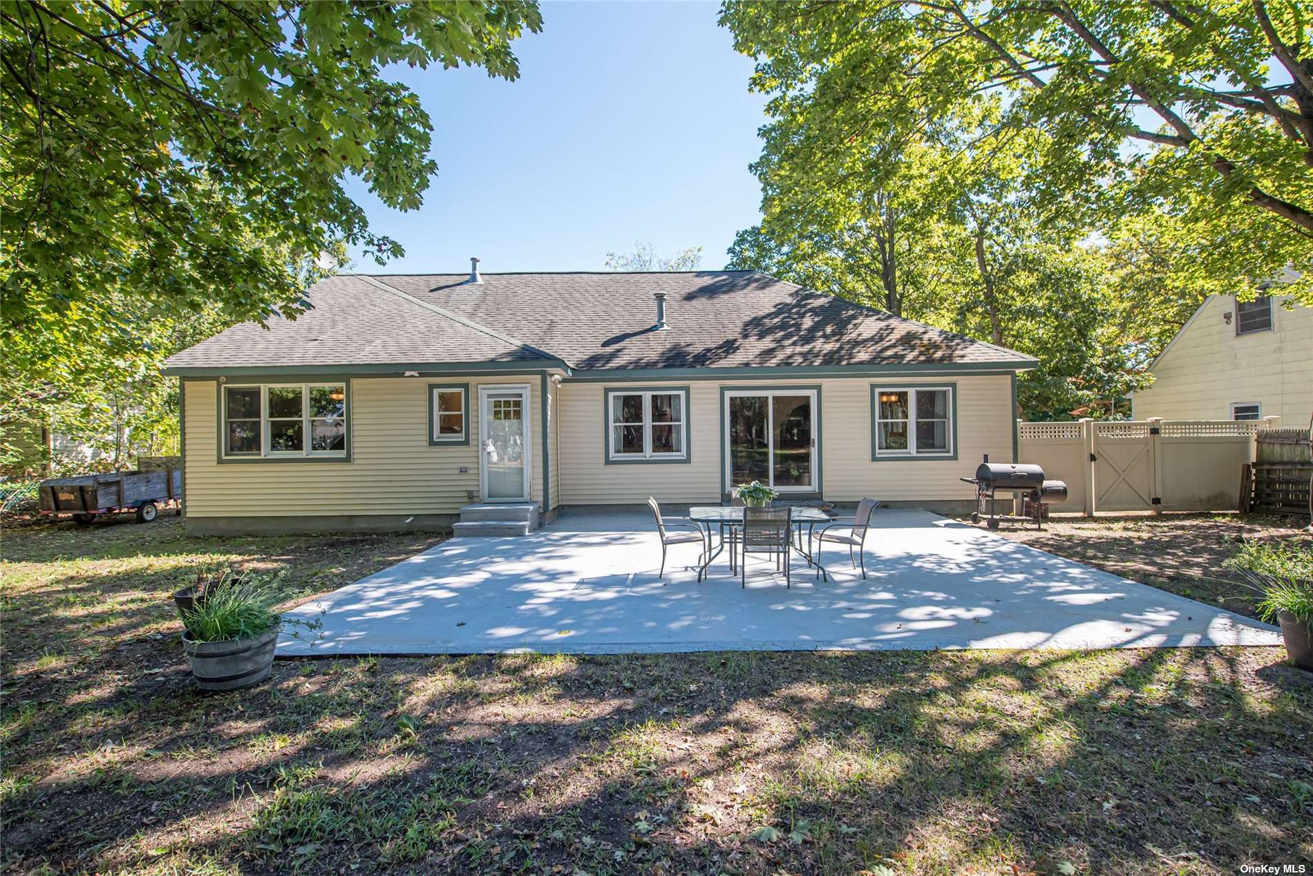 #1 photo, 1009 Martinstein Avenue, Bay Shore , NY 11706