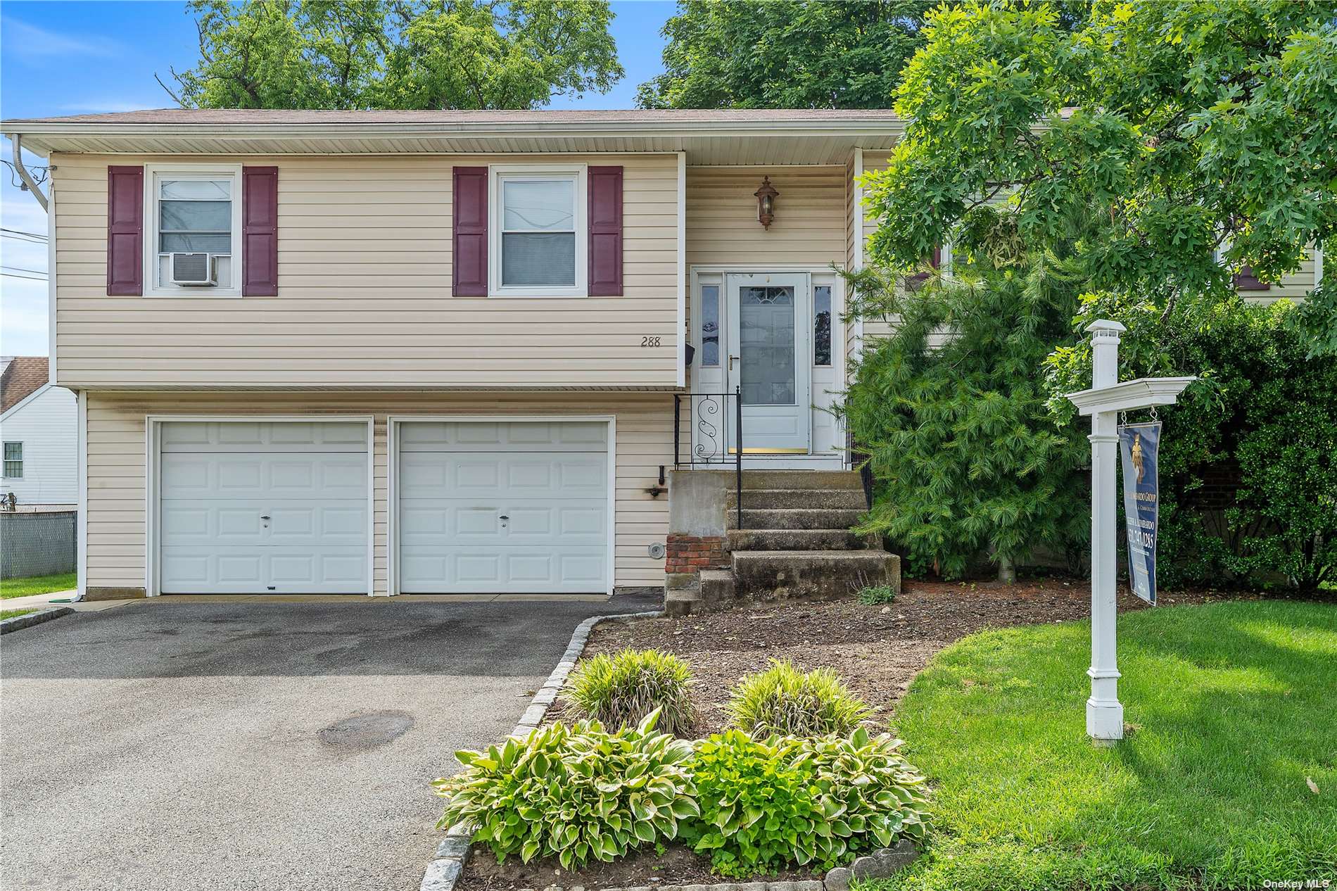 #1 photo, 288 W 1st Street, מחוז סאפוק Deer Park , NY 11729