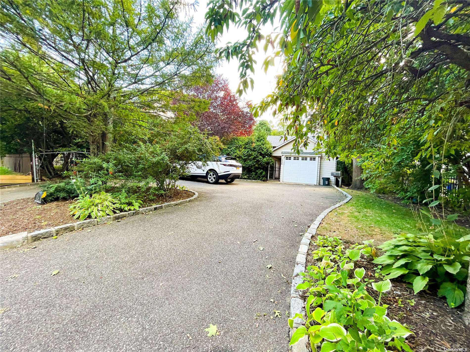 #1 photo, 114 Harbor Hill Road, Roslyn Heights , NY 11577