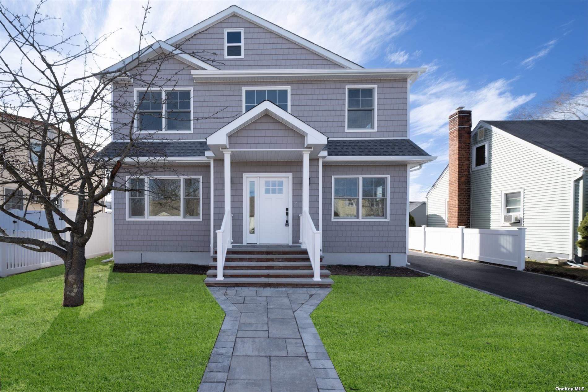 #1 photo, 15 Robert Street, 長島 Hicksville , NY 11801