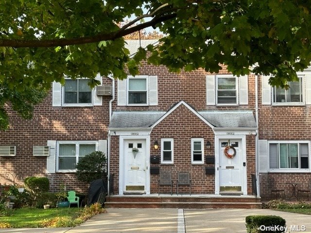 #1 photo, 260-53 75 Avenue, Glen Oaks , NY 11004