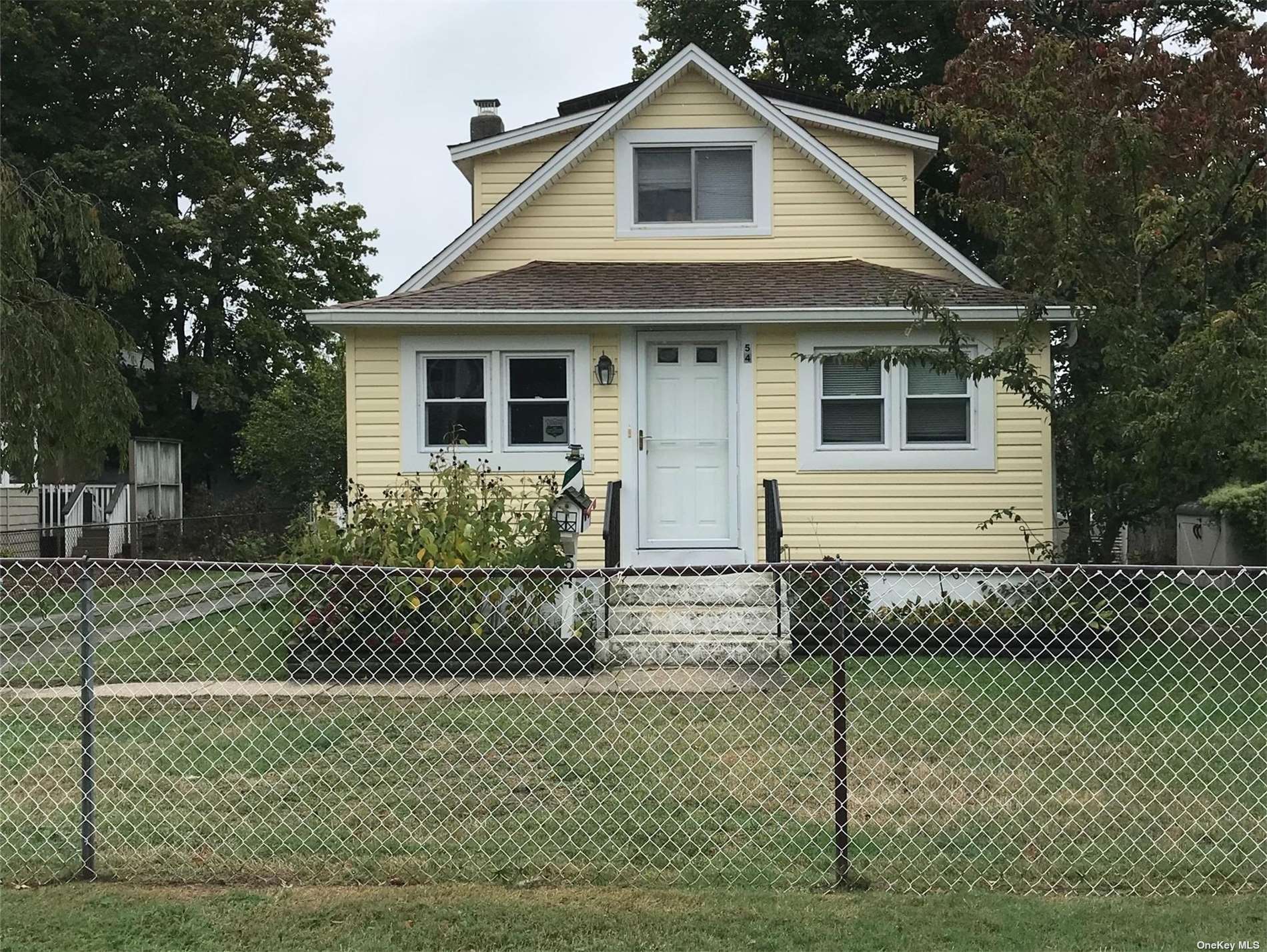 #1 photo, 54 Willow Street, 東長島 Sayville , NY 11782