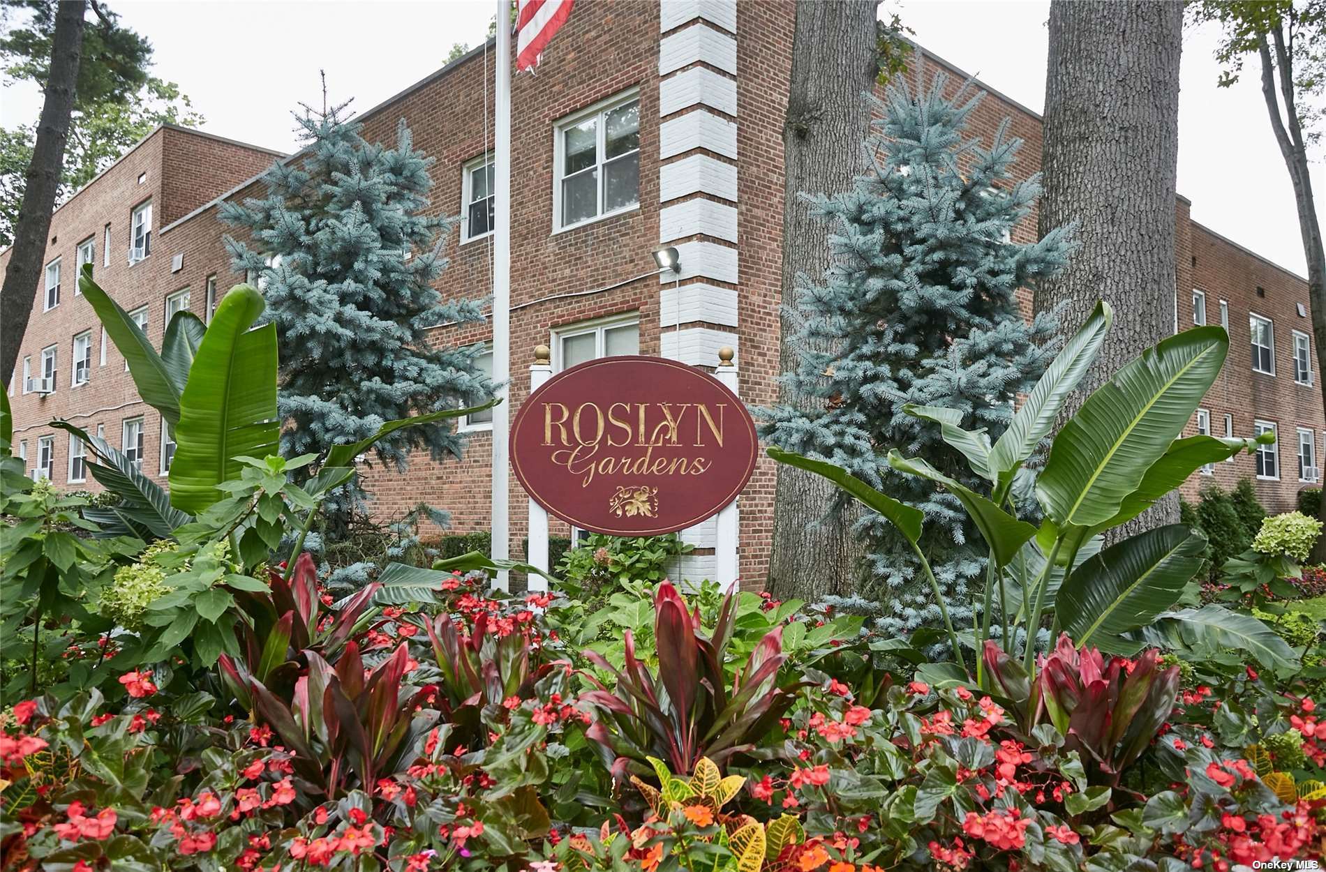 #1 photo, 43 Edwards Street, Roslyn Heights , NY 11577