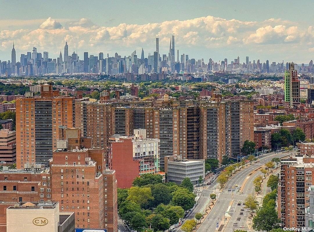 #1 photo, 110-11 Queens Boulevard, 皇后區 森林小丘 Forest Hills , NY 11375