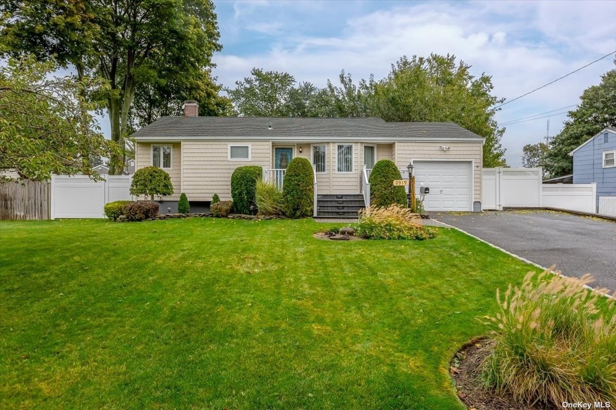 #1 photo, 2919 Rhode Island Avenue, Medford , NY 11763