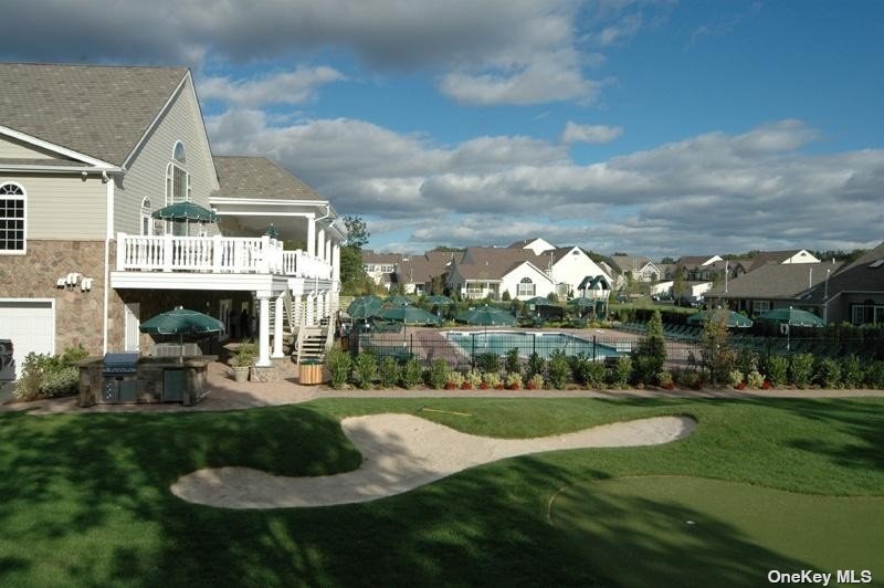 #1 photo, 84 Village Green Drive, 东长岛 Port Jefferson Station , NY 11776