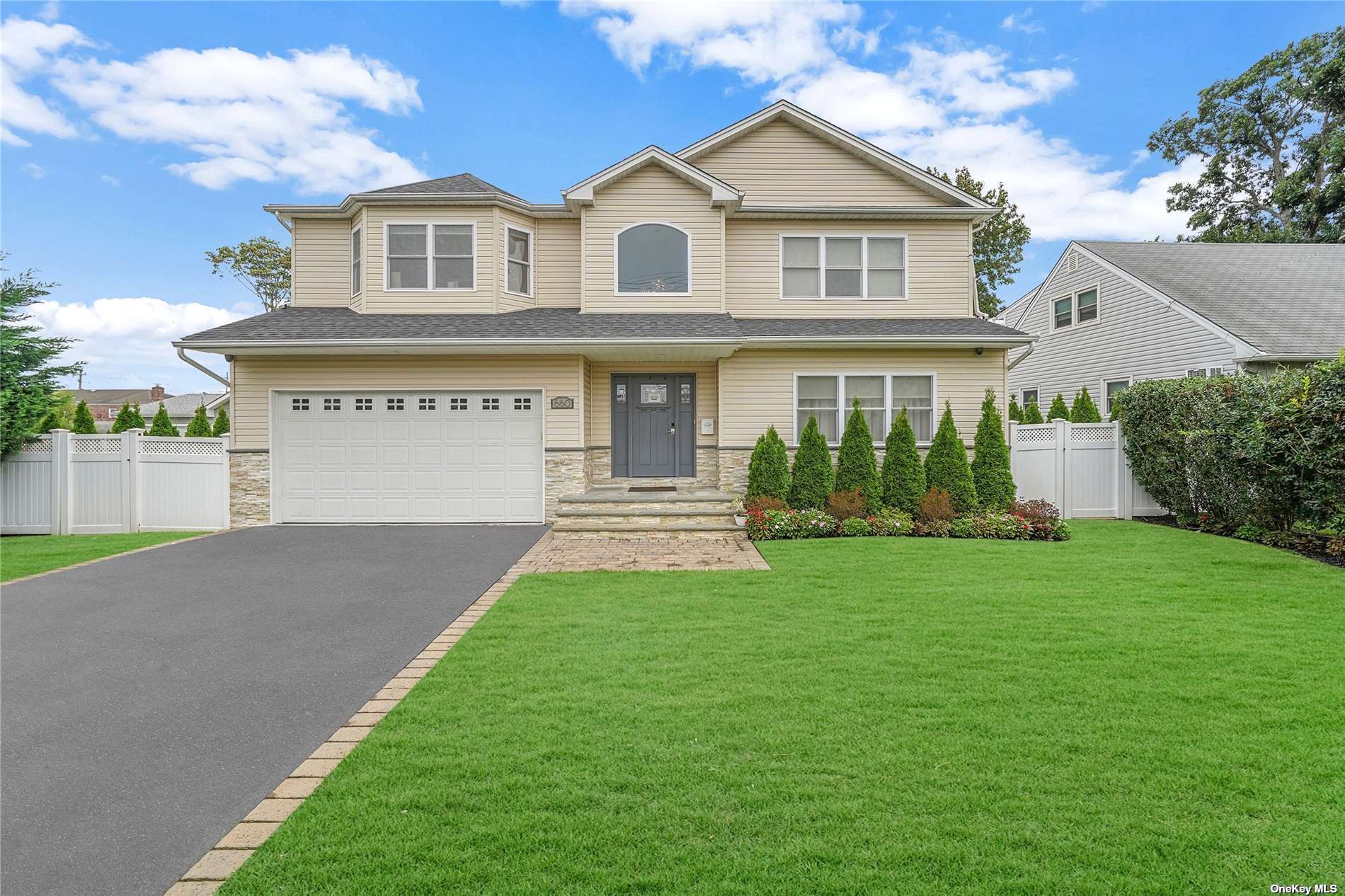 #1 photo, 660 Hoover Street, 长岛 East Meadow , NY 11554