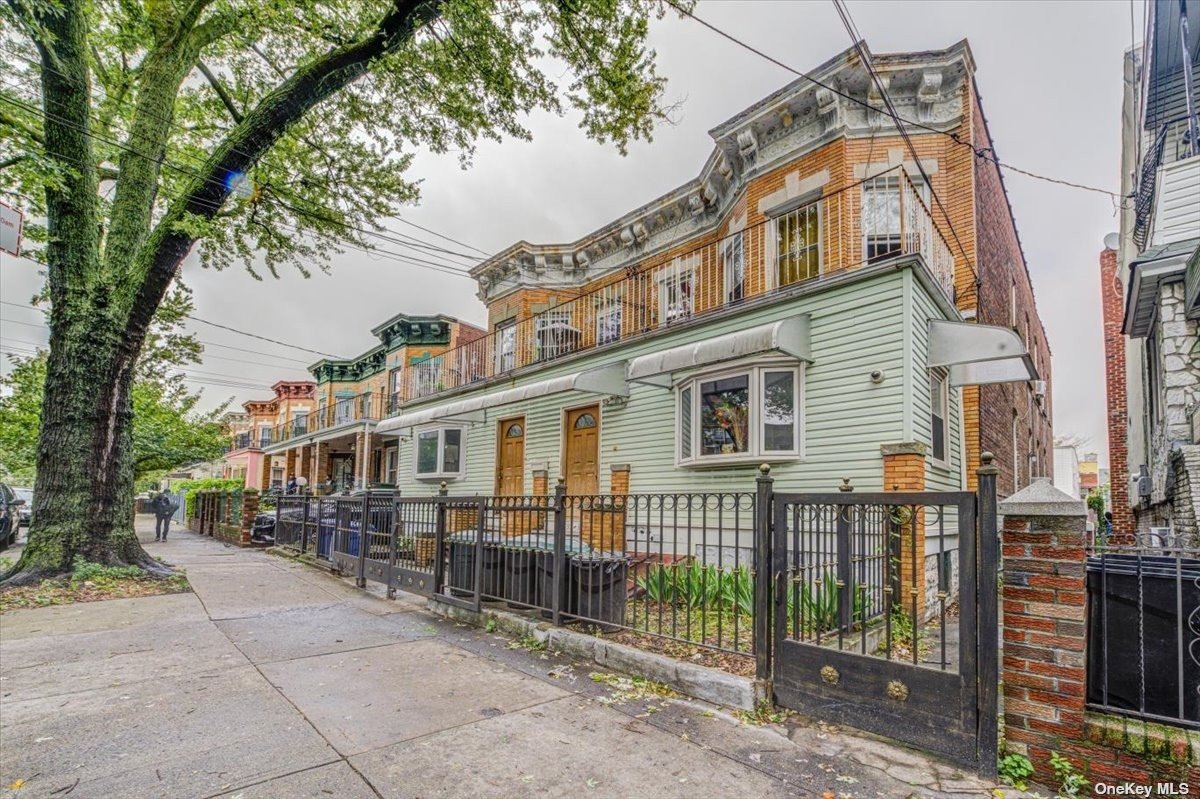 #1 photo, 35-35 100th Street, 皇后區 可樂娜 Corona , NY 11368