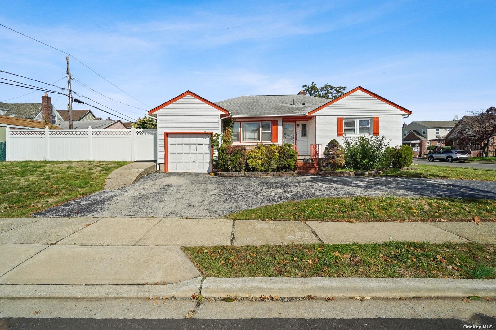 #1 photo, 227 109th Avenue, ナッソー郡 Elmont , NY 11003