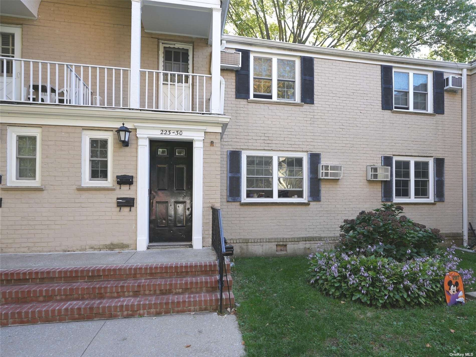 #1 photo, 223-30 65 Avenue, 皇后区 Oakland Gardens , NY 11364