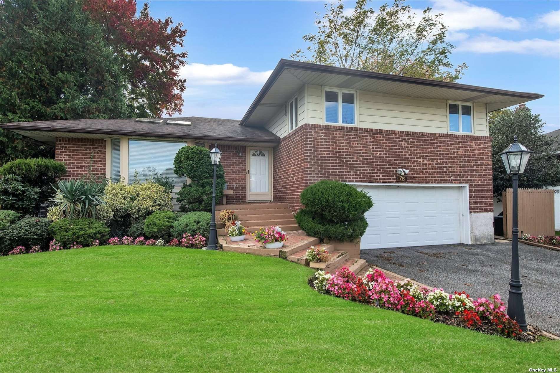 #1 photo, 76 Phipps Lane, Plainview , NY 11803