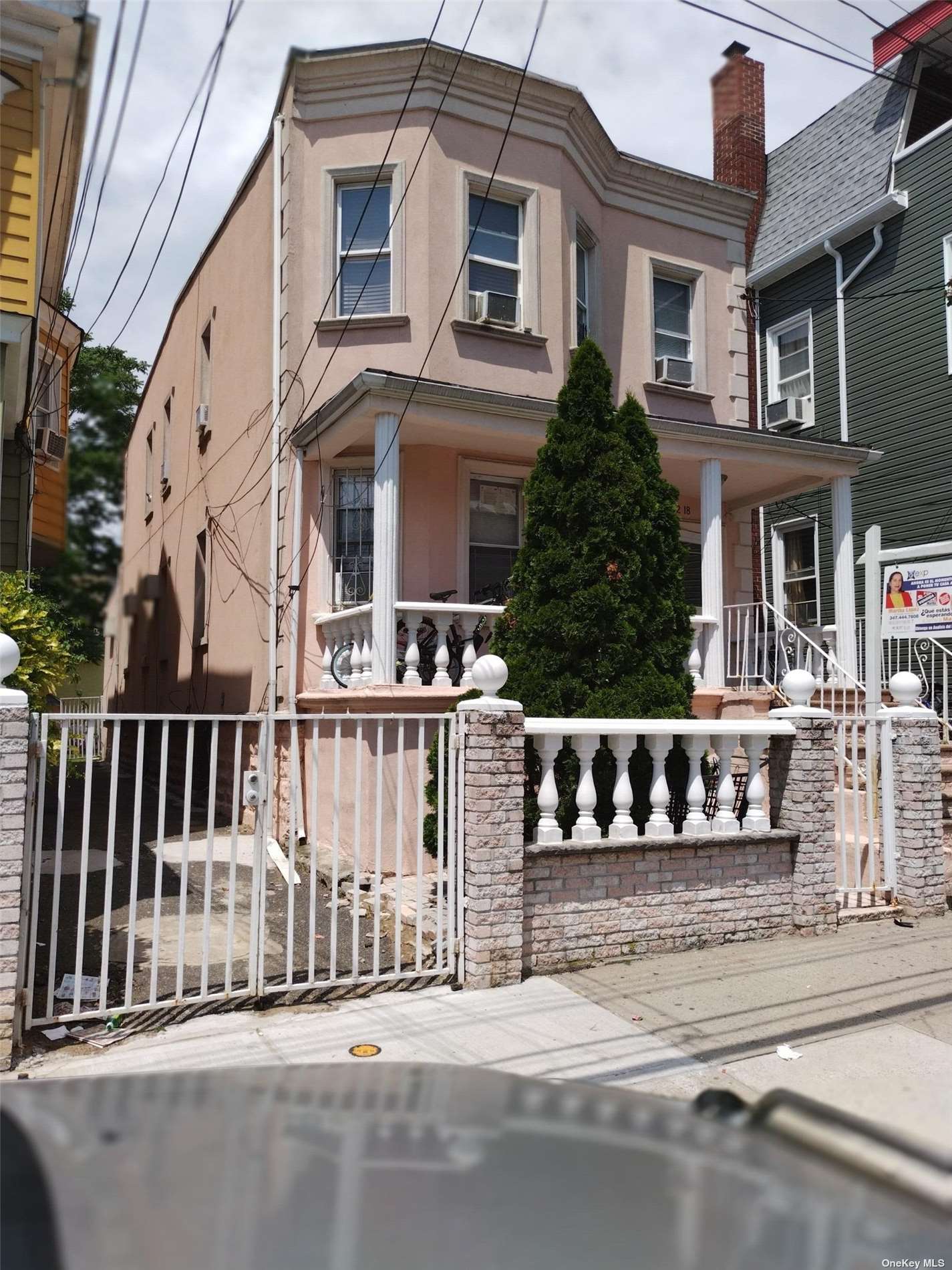 #1 photo, 32-18 105th Street, 皇后区 艾姆赫斯特 East Elmhurst , NY 11369